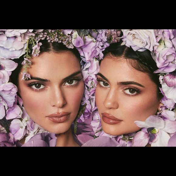 Kylie Cosmetics Kendall x Kylie Eyeshadow Palette - Picture 2 of 5